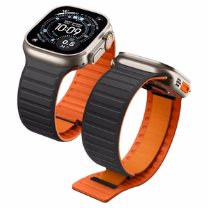 Spigen Athlex Air M -ranneke Apple Watch 44/45/46/49 mm -malleille, musta ja oranssi
