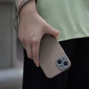 Moshi Napa MagSafe laadukas vegaaninahkainen suojakuori iPhone 15 -laitteelle, Woodsmoke Brown -värinen