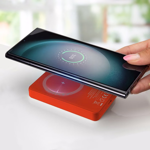 Powerbank SBS TEBB5000MAG1CR 5000 mAh yhteensopiva MagSafen kanssa - punainen