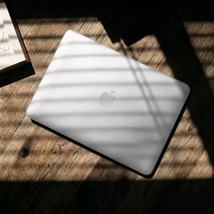 Tech-Protect Softshell Suojakuori MacBook Air 13" 2023 / 2024 / 2025 / 2026 - Läpinäkyvä