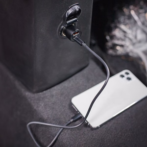 Maxlife MXCC-04 PD QC autolaturi 1x USB-C 1x USB 20W musta + USB-C - Lightning -kaapeli 27W