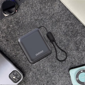 Dudao K22+ erittäin kompakti tehopankki 10000mAh 22.5W USB-C riipuksella / kaapelilla - harmaa