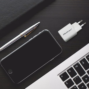 Qoltec 50763 mobiililaitteen laturi kannettava tietokone, kannettava pelikonsoli, varavirtalähde, älypuhelin, älykello, tabletti valkoinen AC pikalaturi sisäkäyttöön
