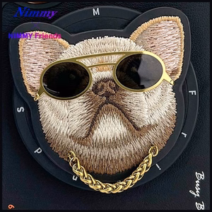 Nimmy Glasses Cool Dog MagSafe Suojakuori iPhone 16:lle - musta