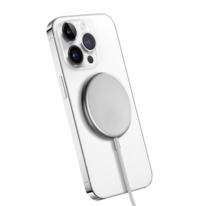 Crong MagSpot alumiininen 15 W magneettinen langaton laturi, MagSafe-yhteensopiva, hopeanvärinen ja valkoinen