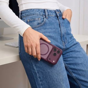 Tech-Protect MagOne CC MagSafe suojakuori ja 2 kpl karkaistuja laseja malleille iPhone 18 Pro / 17 Pro, läpinäkyvä viininpunainen