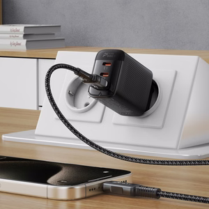 Acefast A108 GaN PD -seinälaturi, 67 W, 2 × USB-C, 1 × USB-A, musta