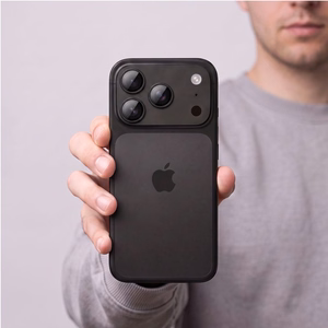 Musta alumiinista ja karkaistusta lasista valmistettu Tech-Protect CamFull Fit+ -kameramoduulisuoja Apple iPhone 18 Pro -puhelimelle