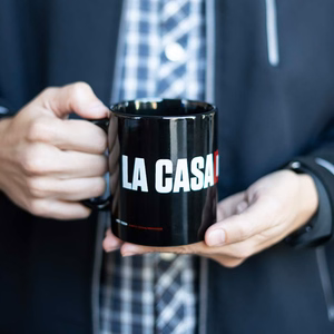 La Casa De Papel Logo -keramiikkamuki lahjapakkauksessa, 330 ml