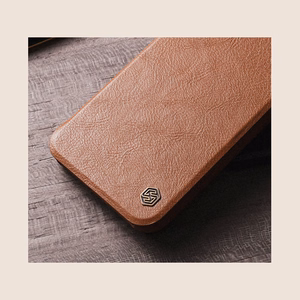 Nillkin Qin Nahka Pro Case Kotelo Samsung Galaxy S22+ (S22 Plus) Kamera Protector Holster Cover Flip Case Ruskea