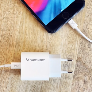 Laturi Wozinsky Quick Charge, valkoinen PD 20W + Type-C / Lightning valkoinen kaapeli 100cm