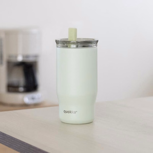 Quokka Mist ruostumattomasta teräksestä valmistettu termosmuki pillillä, 720 ml, Pastellinvihreä