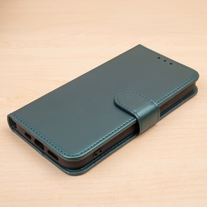 Smart Classic case for iPhone 16e / 17e dark green