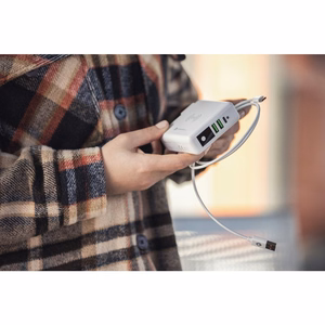 Monitoimilaturi Forcell F-Energy 4in1 2 x USB A + USB C 15W + Varavirtalähde 8000mAh + langaton lataus valkoinen