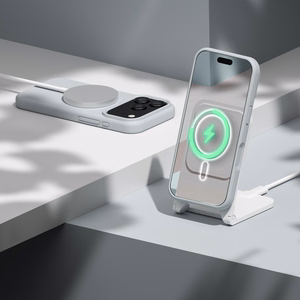 Etteri Silicone Mag -suojakuori iPhone 17 Pro / 18 Pro -malleille, hopeanvärinen