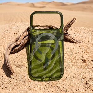 Tecto Shield Desert Mag -suojakuori mallille iPhone 16 Pro 6,3", tumman oliivinvihreä
