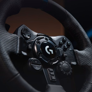 LOGI G923 Racing Wheel and Pedals PS4