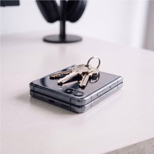 Tech-Protect-suojapakkaus Samsung Galaxy Z Flip 7 / 8 -puhelimelle: Glass Fit+ -karkaistu lasi, 2 kpl, ja Hydro Flex+ -hydrogeelikalvo, 2 kpl