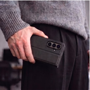 Tech-Protect Wallet -suojakuori mallille Samsung Galaxy Z Fold 8 Ultra – musta