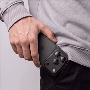 Musta alumiinista ja karkaistusta lasista valmistettu Tech-Protect CamFull Fit+ -kameramoduulisuoja Apple iPhone 18 Pro Max -puhelimelle