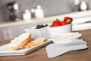 Quirky Scoop 2-in-1 mittakauha ja levityslasta, valkoinen