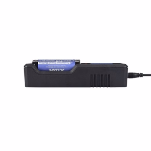 XTAR VC4 – USB-akkulaturi, 4 paikkaa