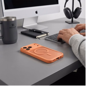 Tech-Protect BasicMag MagSafe -suojakuori iPhone 17 Pro / 18 Pro -malleille, matta oranssi