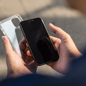 Uniq LifePro Tinsel kotelo iPhone 11 Pro Max - musta
