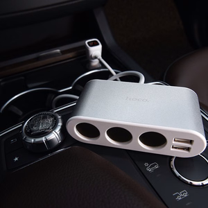 Hoco Z13 auton pistorasian haarukka 2 USB-portilla ja 3 pistokkeella