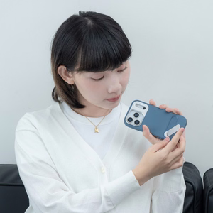 Moshi Kameleon MagSafe suojakuori iPhone 17 Pro -laitteelle, jalustatoiminnolla, Midnight Gray -värinen