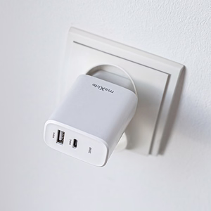 Maxlife MXTC-10-20AC PD QC charger 1x USB-C 1x USB 20W white