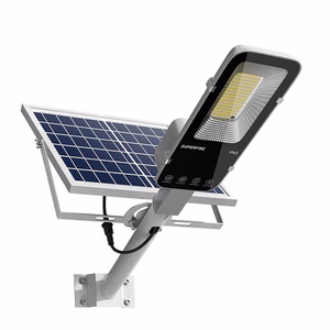 Superfire FF5-E aurinkokennolamppu 897W 2000lm 20000mAh