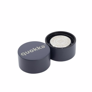 Quokka Solid With Strap ruostumattomasta teräksestä valmistettu termospullo hihnalla, 630 ml, Liuskeenharmaa