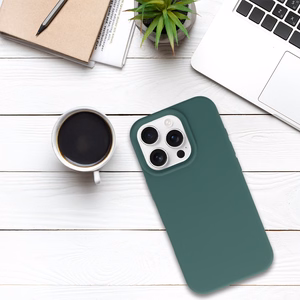 Tel Protect Silicone Premium iPhone 16 Pro:lle tummanvihreä
