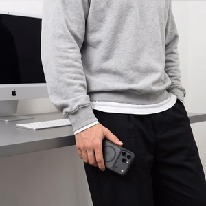 Tech-Protect Magmat Magsafe CC suojakuori malleille iPhone 18 Pro Max / 17 Pro Max, mattamusta