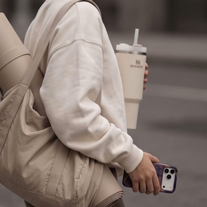 Tech-Protect Lamano MagSafe -suojakuori iPhone 18 Pro / 17 Pro -malleille, tummansininen ja ruskea