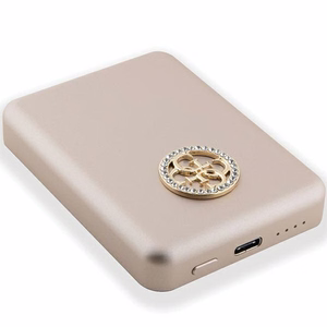 Guess MagSafe 4G Strassed Metal Logo induktio tehopankki 15W 5000mAh - kultainen