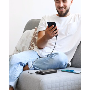Varavirtalähde Veger C10 (W1116) 10000 mAh sisäänrakennetuilla Micro-USB / Type-C / Lightning -kaapeleilla musta