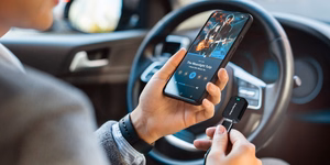 HL-CP03 langaton CarPlay- ja Android Auto -sovitin