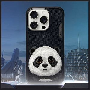 NIMMY Suojakuori BIG EYED PET 2.0 Panda iPhone 16 Pro:lle musta