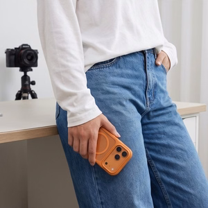 Tech-Protect MagOne CC MagSafe suojakuori ja 2 kpl karkaistuja laseja malleille iPhone 18 Pro Max / 17 Pro Max, läpinäkyvä oranssi