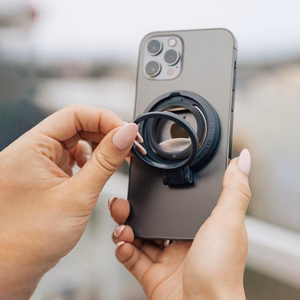 STM MagLoop 3-in-1 MagSafe-lisävaruste iPhonelle: sormilenkki, jalusta ja pullonavaaja, musta