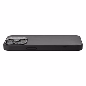 Cellularline Sensation Plus -suojakuori iPhone 15 Pro -laitteelle, materiaaliin integroidulla Microban-antibakteeriteknologialla, musta