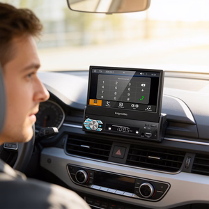 Kruger&Matz KM2018 -autoradio ulosvedettävällä 7 tuuman näytöllä, CarPlay/Android Auto