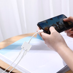 Joyroom S-Y104 kuuloke Sovitin Lightning - Lightning / mini jack 3.5 mm valkoinen