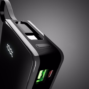 Powerbank SBS 20000 mAh 20W, jossa on sisäänrakennettu USB-C-kaapeli ja digitaalinen näyttö - musta