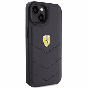 Ferrari Quilted Metal Logo Suojakuori iPhone 15:lle - musta