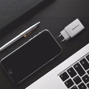 Qoltec 51825 GaN 45W laturi, 5-20V, 1.5-3A, 1 x USB-C PD, 1x USB QC 3.0, valkoinen