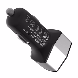 Nillkin Celerity 32 W autolaturi 2 USB-A- ja 1 USB-C-liitännällä, hopeanvärinen
