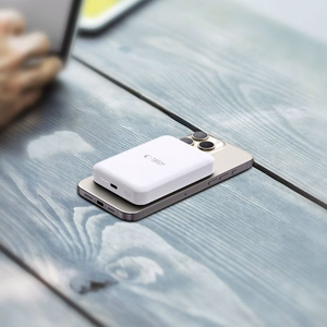 Tech-Protect LifeMag PB11 Powerbank MagSafe 10000mAh 15W USB-C-portilla - valkoinen + USB-C-kaapeli